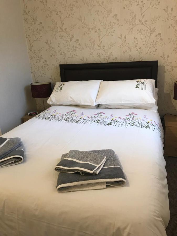 Parade Holiday Apartments สการ์โบโรห์ ภายนอก รูปภาพ