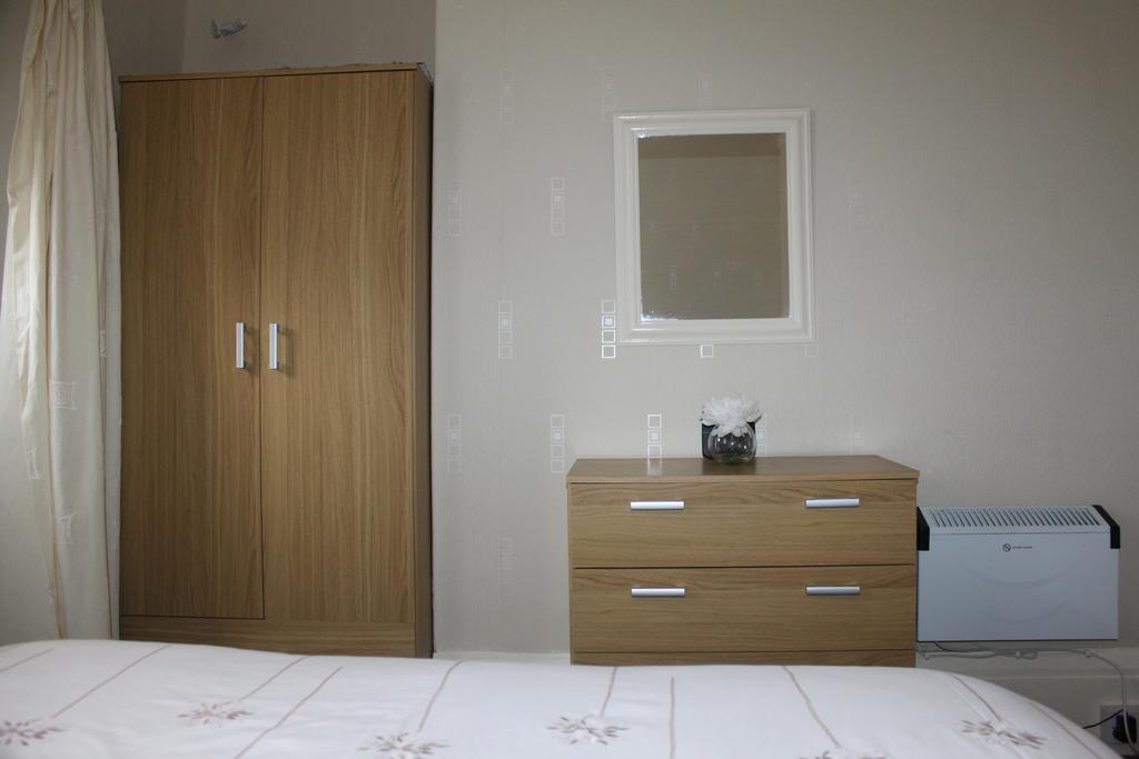 Parade Holiday Apartments สการ์โบโรห์ ห้อง รูปภาพ