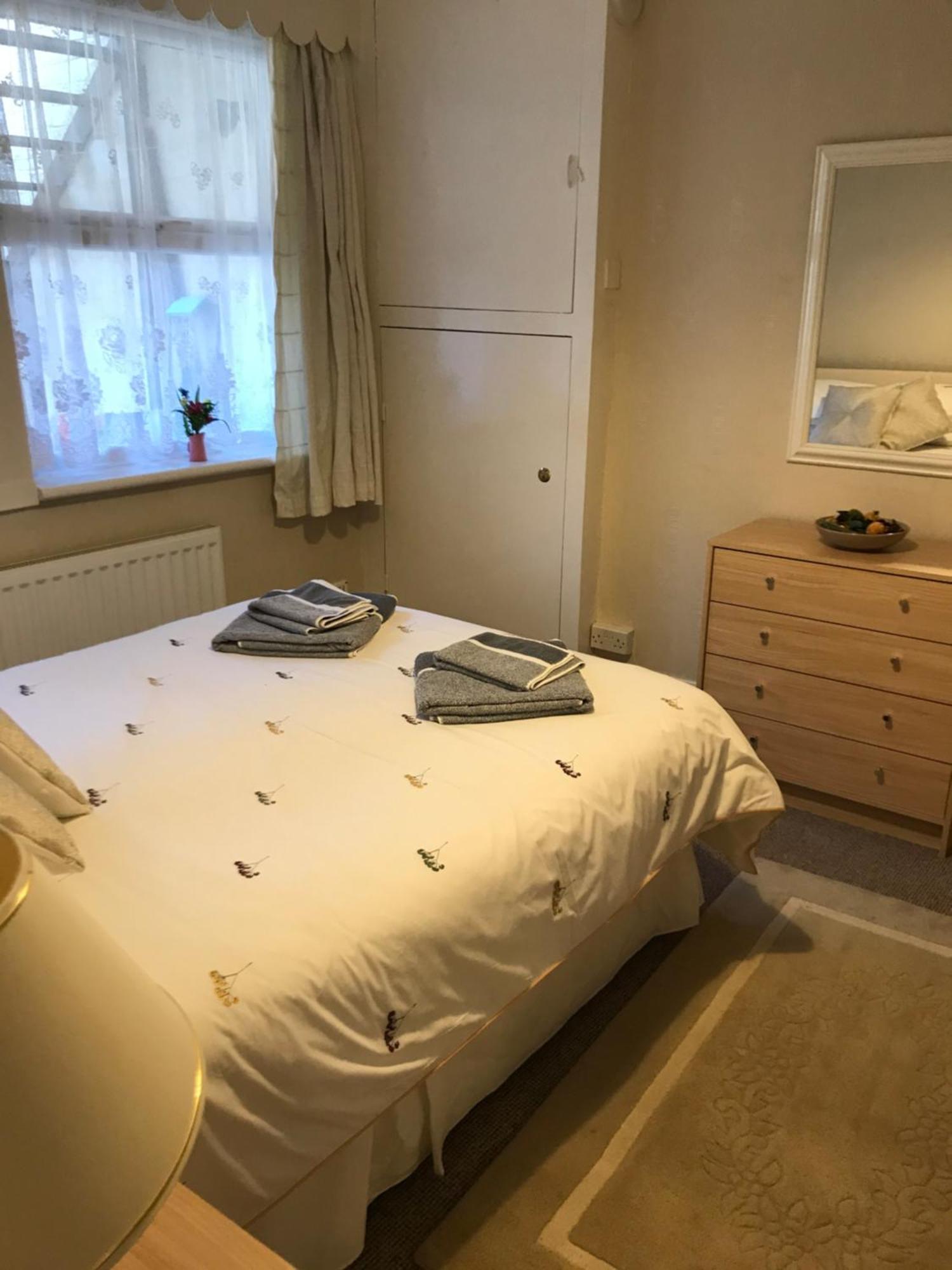 Parade Holiday Apartments สการ์โบโรห์ ภายนอก รูปภาพ