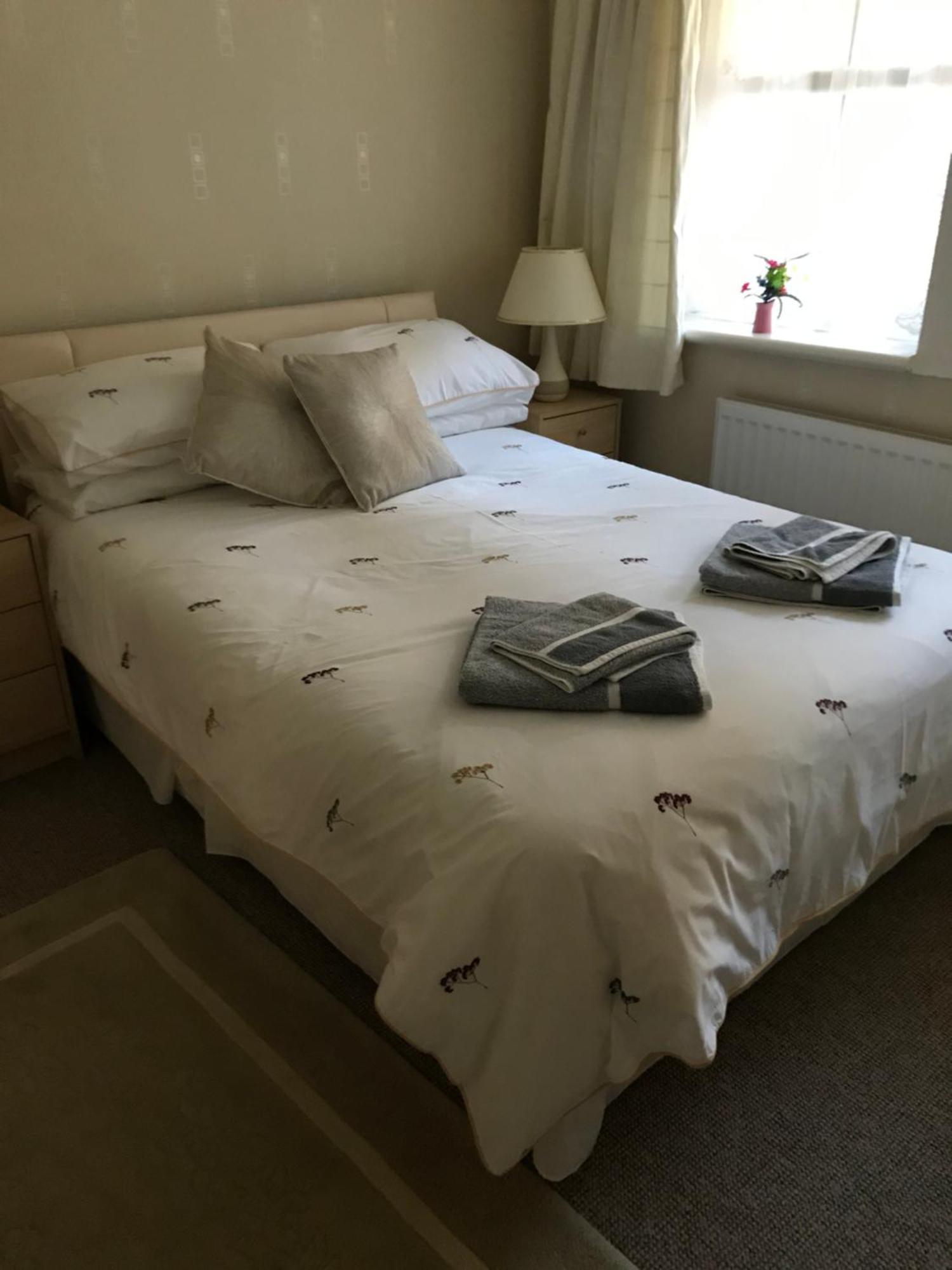 Parade Holiday Apartments สการ์โบโรห์ ภายนอก รูปภาพ