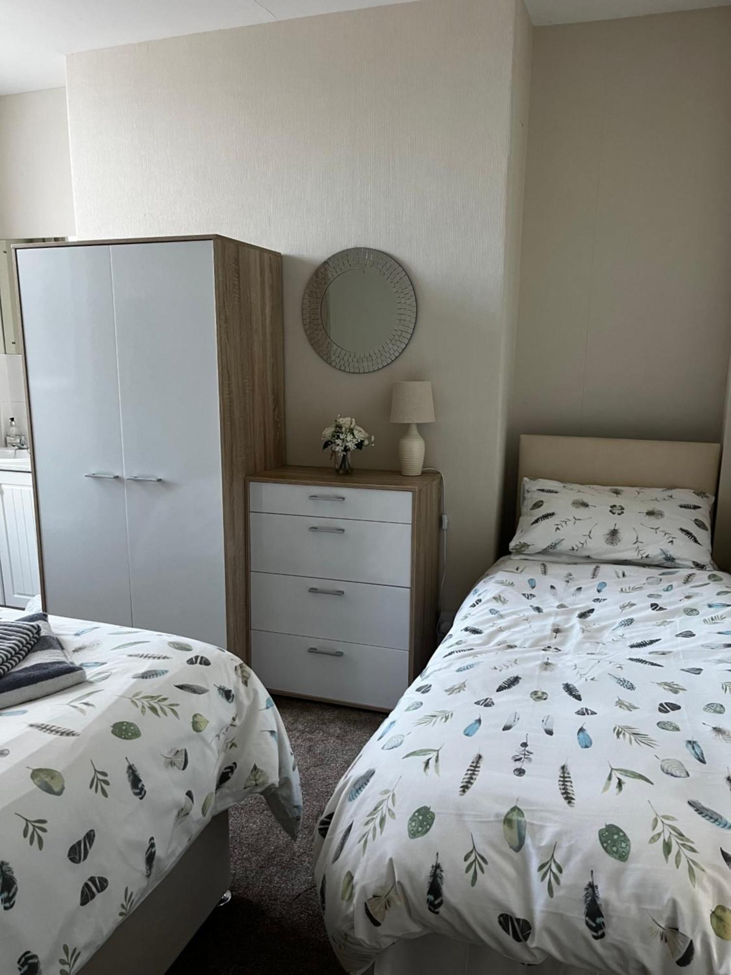 Parade Holiday Apartments สการ์โบโรห์ ภายนอก รูปภาพ
